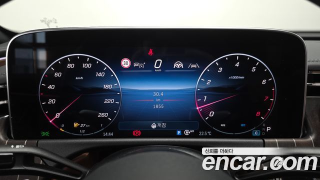 Mercedes-Benz E-Class 2025 — photo 11