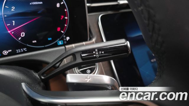 Mercedes-Benz E-Class 2025 — photo 12