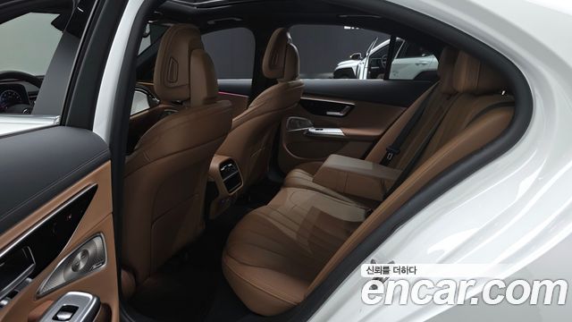 Mercedes-Benz E-Class 2025 — photo 17