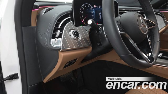 Mercedes-Benz E-Class 2025 — photo 19