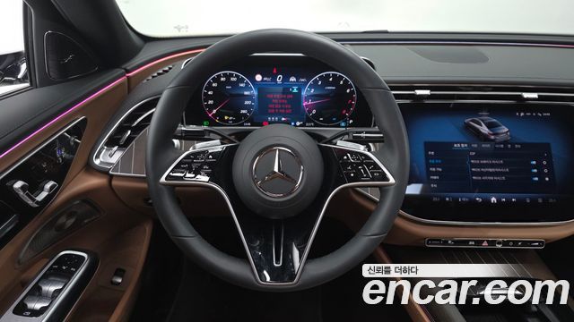 Mercedes-Benz E-Class 2025 — photo 20