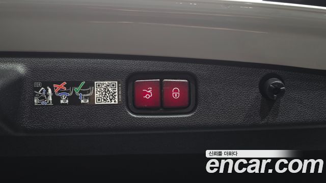 Mercedes-Benz E-Class 2025 — photo 26