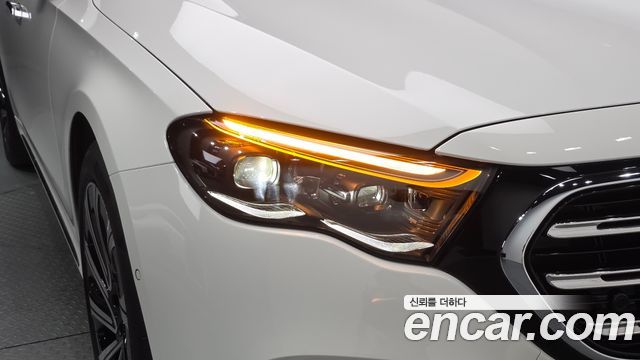 Mercedes-Benz E-Class 2025 — photo 8