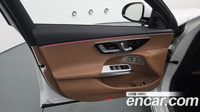 Mercedes-Benz E-Class 2025 — photo 14