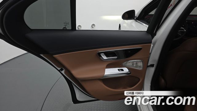 Mercedes-Benz E-Class 2025 — photo 15