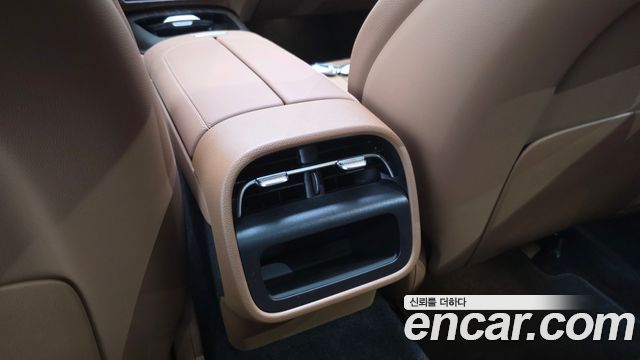 Mercedes-Benz E-Class 2025 — photo 31
