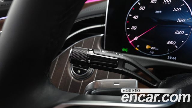 Mercedes-Benz E-Class 2025 — photo 35