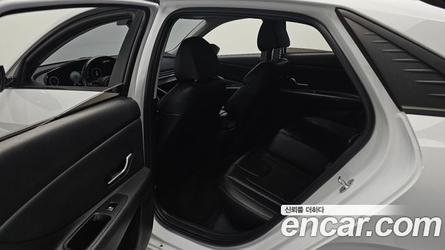 Hyundai AVANTE 2021 — photo 18