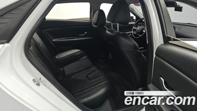 Hyundai AVANTE 2021 — photo 16