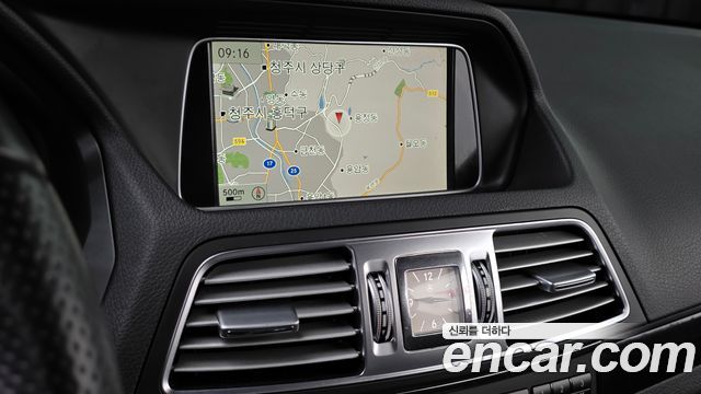 Mercedes-Benz E-Class 2014 — photo 11