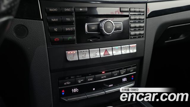 Mercedes-Benz E-Class 2014 — photo 13