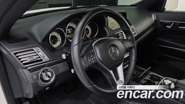 Mercedes-Benz E-Class 2014 — photo 15