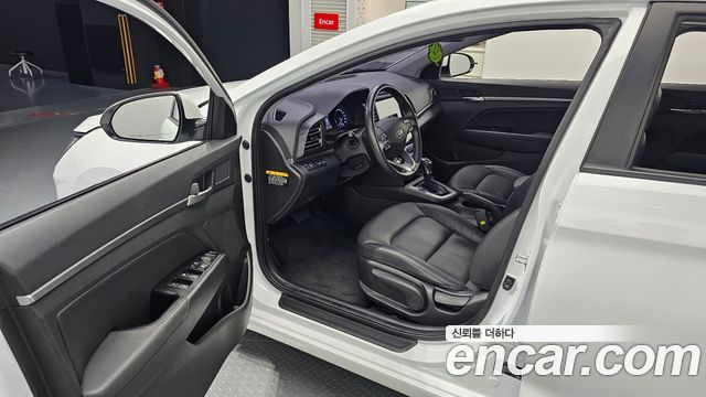 Hyundai AVANTE 2020 — photo 13