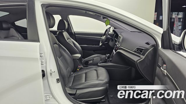 Hyundai AVANTE 2020 — photo 17