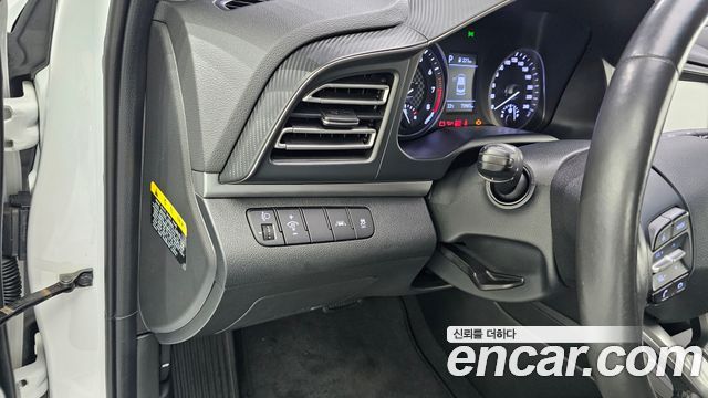 Hyundai AVANTE 2020 — photo 24