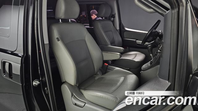 Hyundai Starex 2019 — photo 16