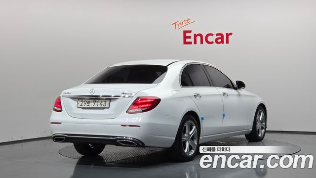 Mercedes-Benz E-Class 2017 — photo 2