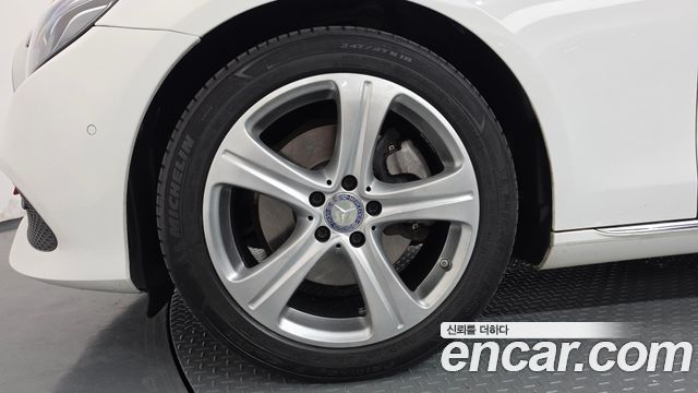 Mercedes-Benz E-Class 2017 — photo 5
