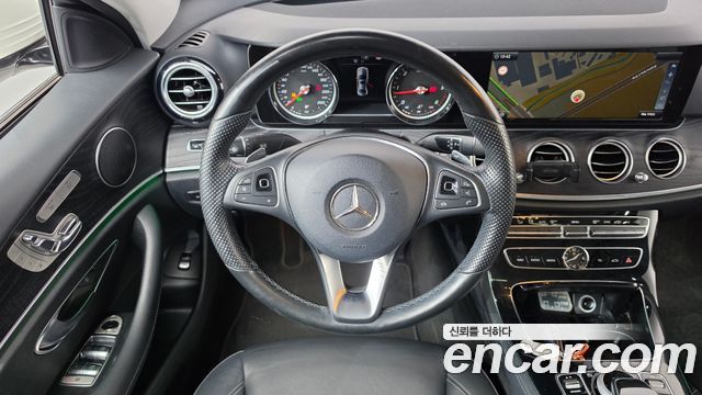 Mercedes-Benz E-Class 2017 — photo 13