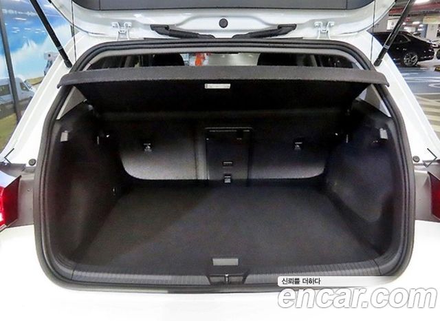 Volkswagen Golf 2023 — photo 17