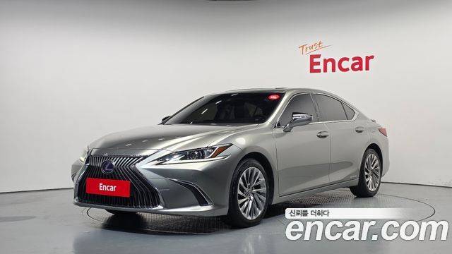 Lexus ES 2019 — photo 1
