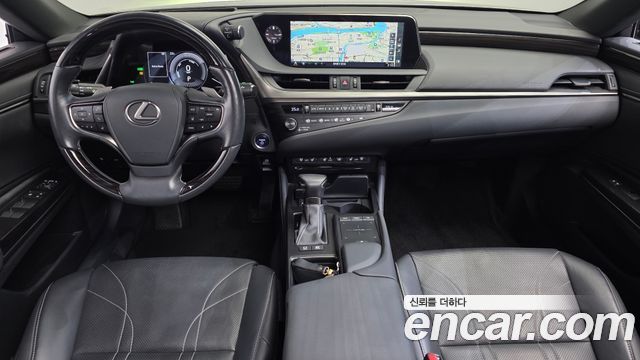 Lexus ES 2019 — photo 10