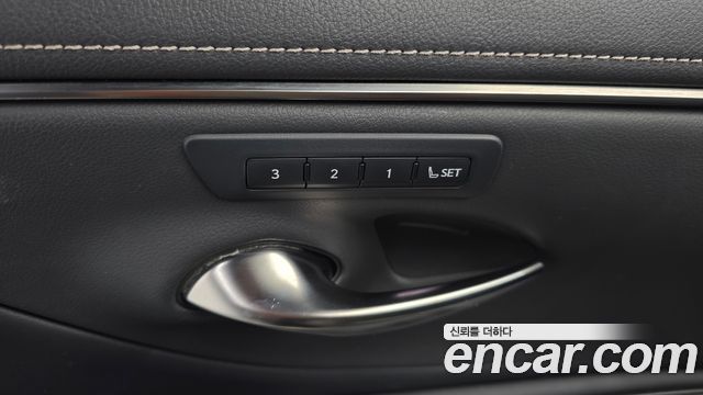 Lexus ES 2019 — photo 28