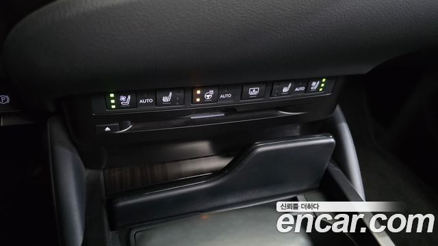 Lexus ES 2019 — photo 30