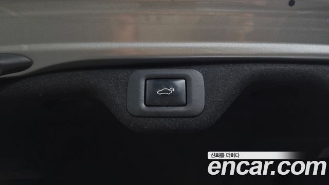 Lexus ES 2019 — photo 34