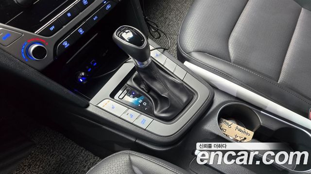 Hyundai AVANTE 2016 — photo 9