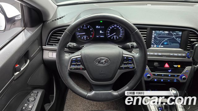 Hyundai AVANTE 2016 — photo 12