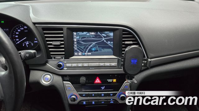 Hyundai AVANTE 2016 — photo 13