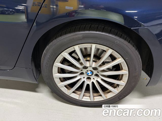 BMW 5-Series 2020 — photo 5