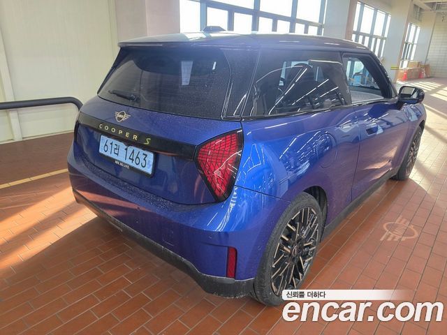 Mini Cooper 2024 — photo 2