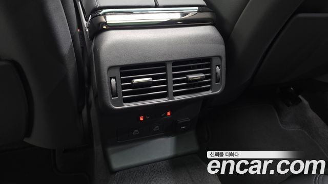 Land Rover Range Rover Velar 2026 — photo 18