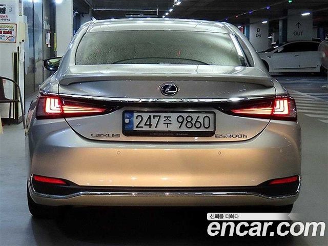 Lexus ES 2019 — photo 4