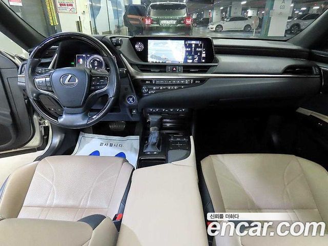 Lexus ES 2019 — photo 7