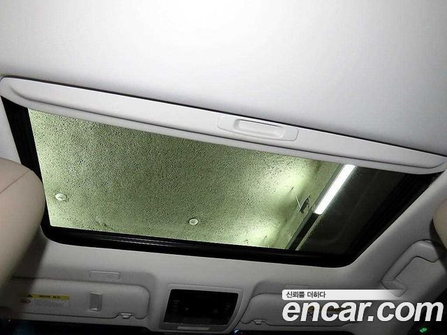 Lexus ES 2019 — photo 16