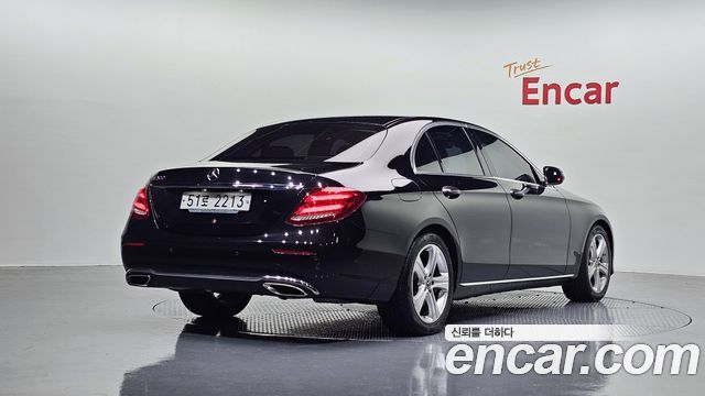 Mercedes-Benz E-Class 2018 — photo 2