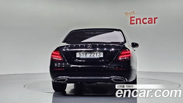 Mercedes-Benz E-Class 2018 — photo 4