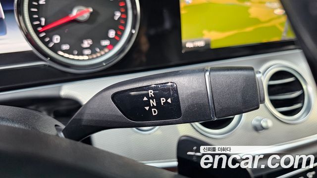 Mercedes-Benz E-Class 2018 — photo 12