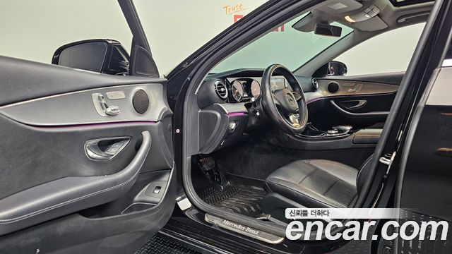 Mercedes-Benz E-Class 2018 — photo 13