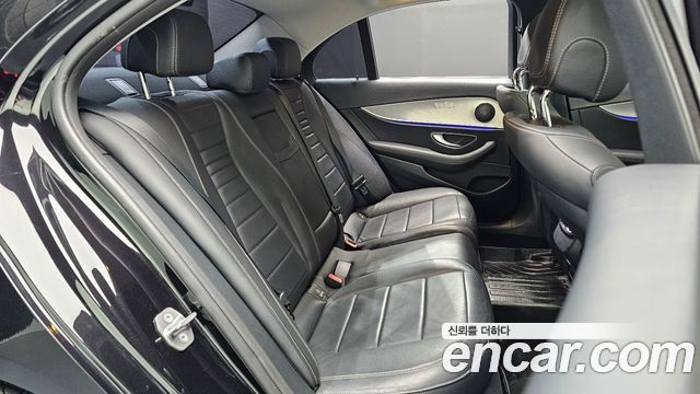 Mercedes-Benz E-Class 2018 — photo 17
