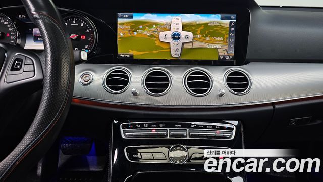 Mercedes-Benz E-Class 2018 — photo 20