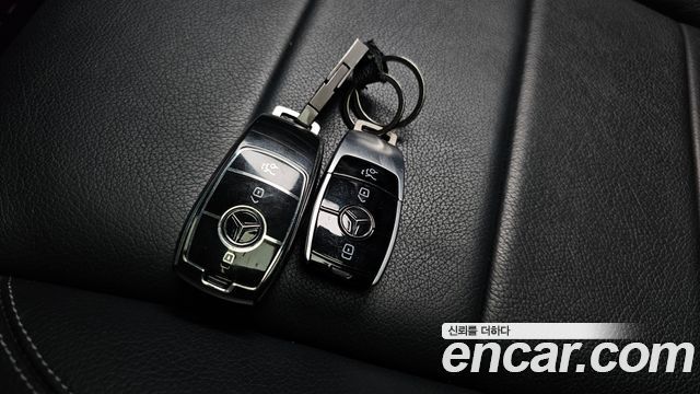 Mercedes-Benz E-Class 2018 — photo 24