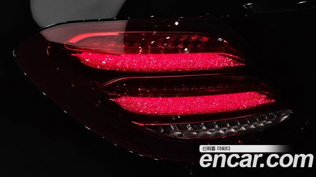 Mercedes-Benz E-Class 2018 — photo 9
