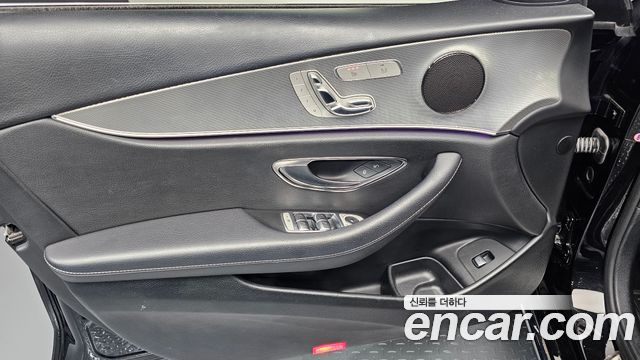 Mercedes-Benz E-Class 2018 — photo 14