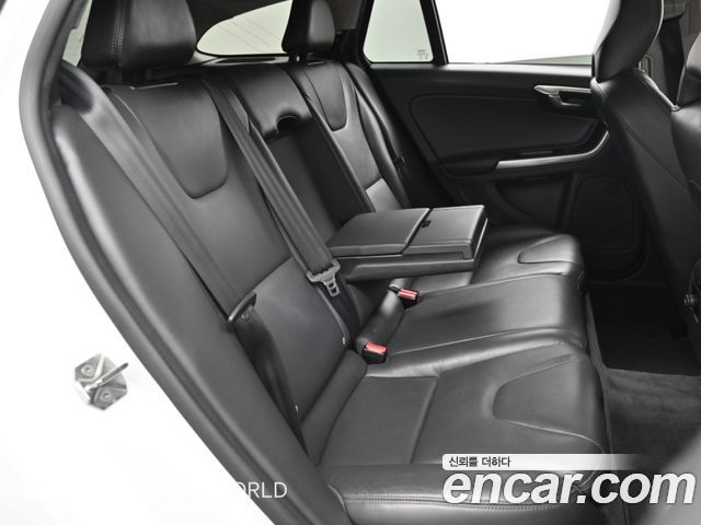 Volvo V60 2017 — photo 12