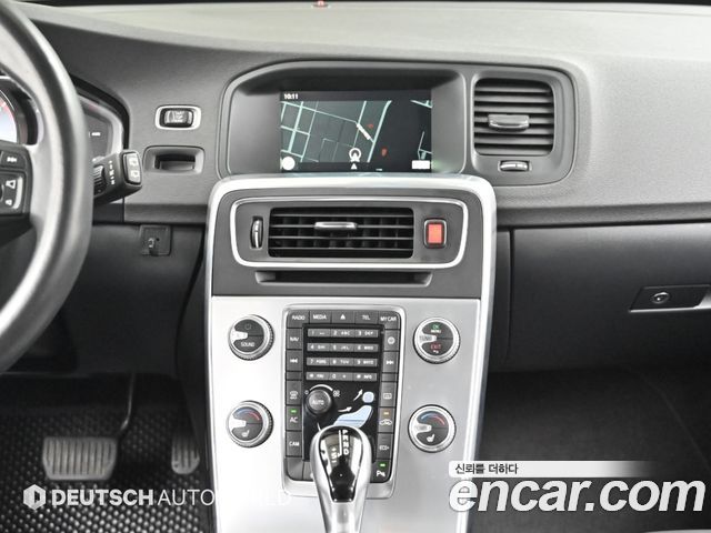 Volvo V60 2017 — photo 14