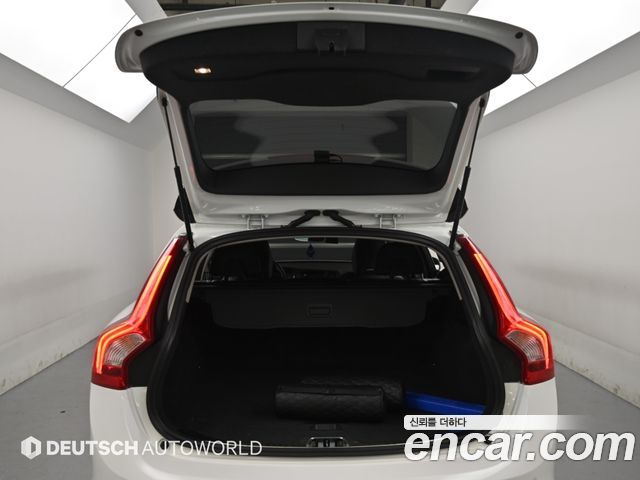Volvo V60 2017 — photo 19
